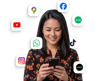 Người phụ nữ mỉm cười dùng điện thoại thông minh, xung quanh là biểu tượng của các ứng dụng phổ biến như WhatsApp, Instagram, YouTube, Google Maps, Facebook, TikTok, Uber và Grab—gợi ý khả năng truy cập dễ dàng vào các công cụ thiết yếu cho du lịch và mạng xã hội.